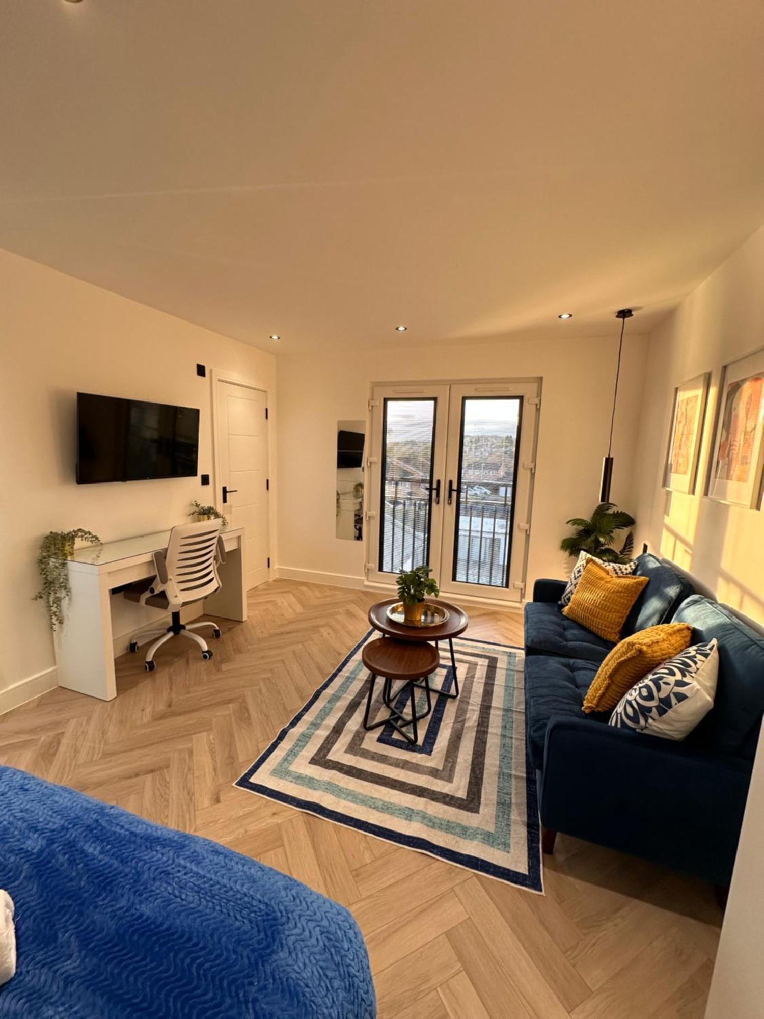 R5 - Luxury Private Ensuite Self-Contained Room - Newly Renovated Halesowen Eksteriør billede