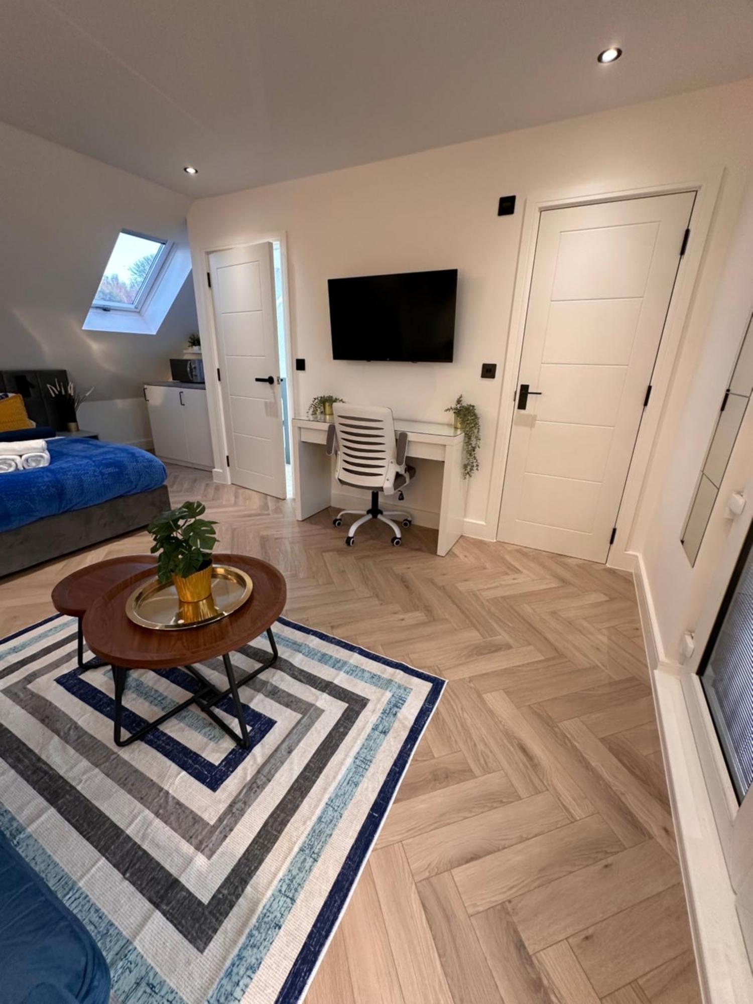 R5 - Luxury Private Ensuite Self-Contained Room - Newly Renovated Halesowen Eksteriør billede