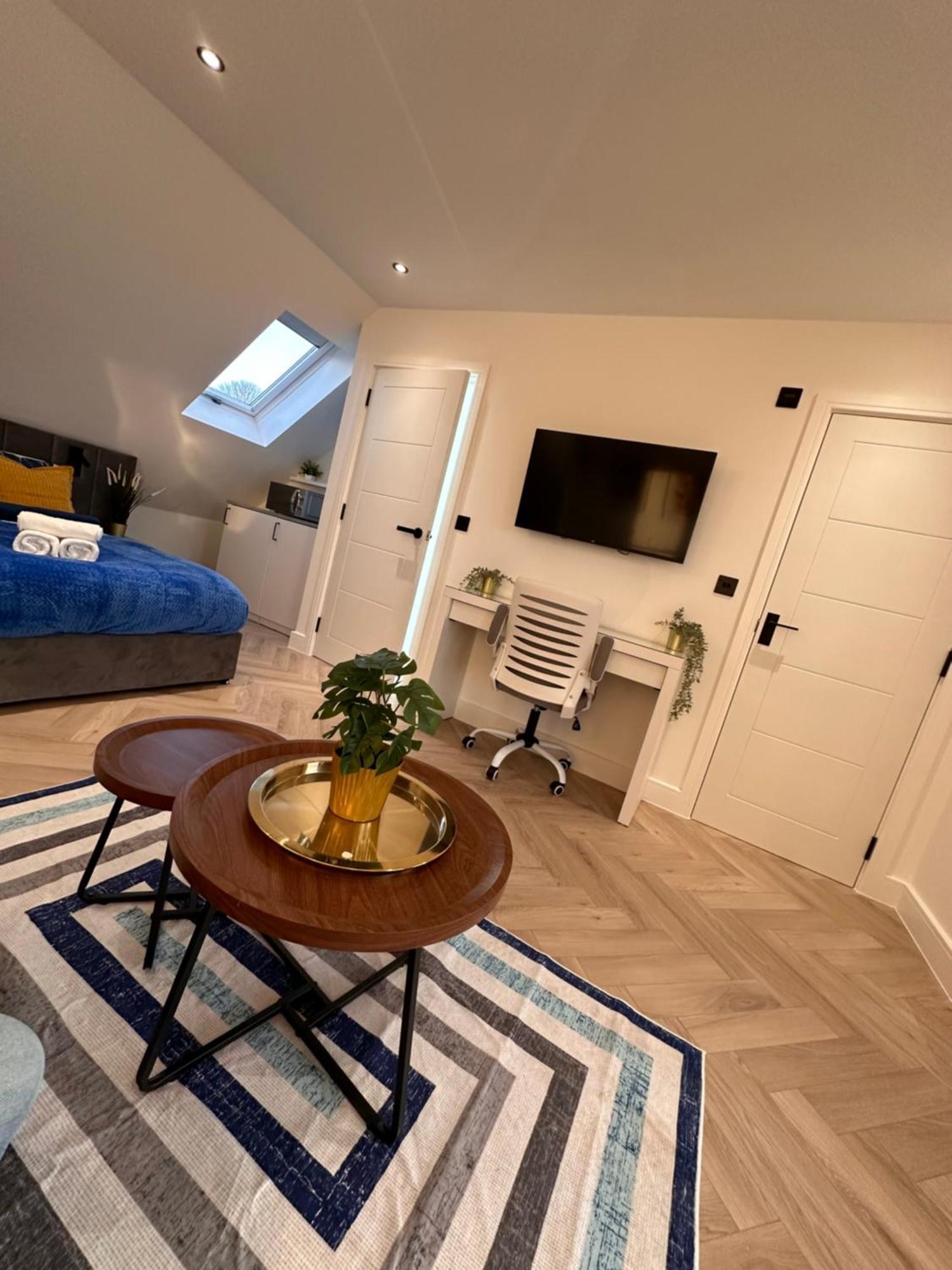 R5 - Luxury Private Ensuite Self-Contained Room - Newly Renovated Halesowen Eksteriør billede