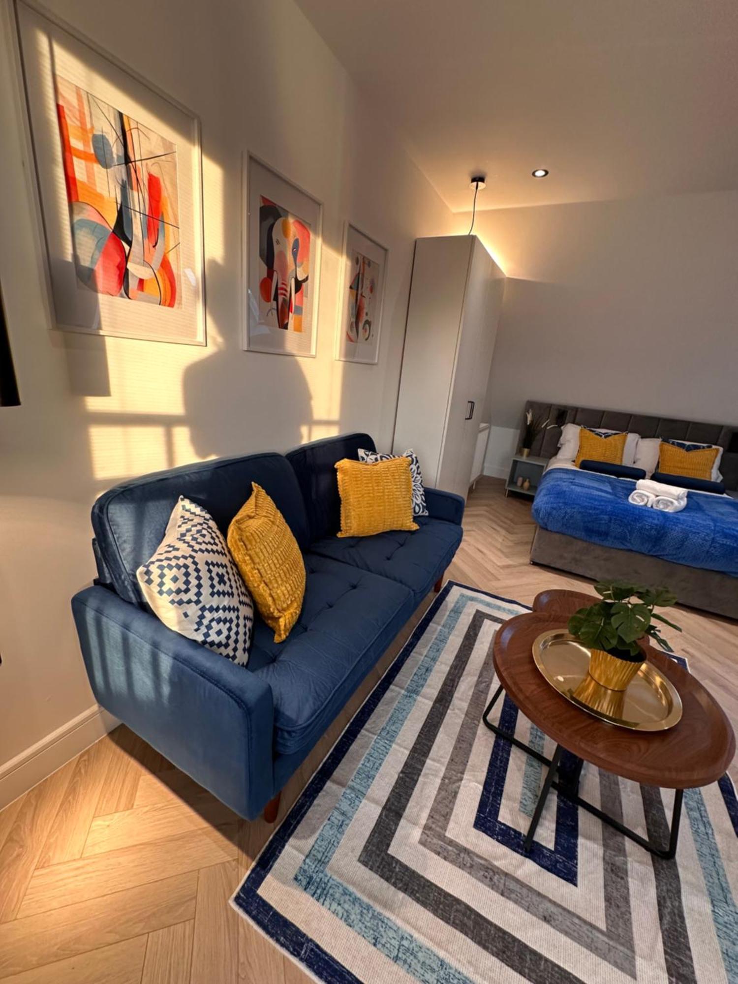 R5 - Luxury Private Ensuite Self-Contained Room - Newly Renovated Halesowen Eksteriør billede